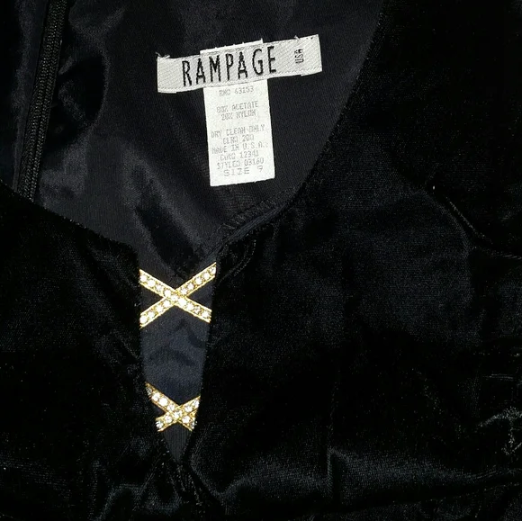 Jeweled neckline detailed Black Velvet dress - Picture 11 of 11